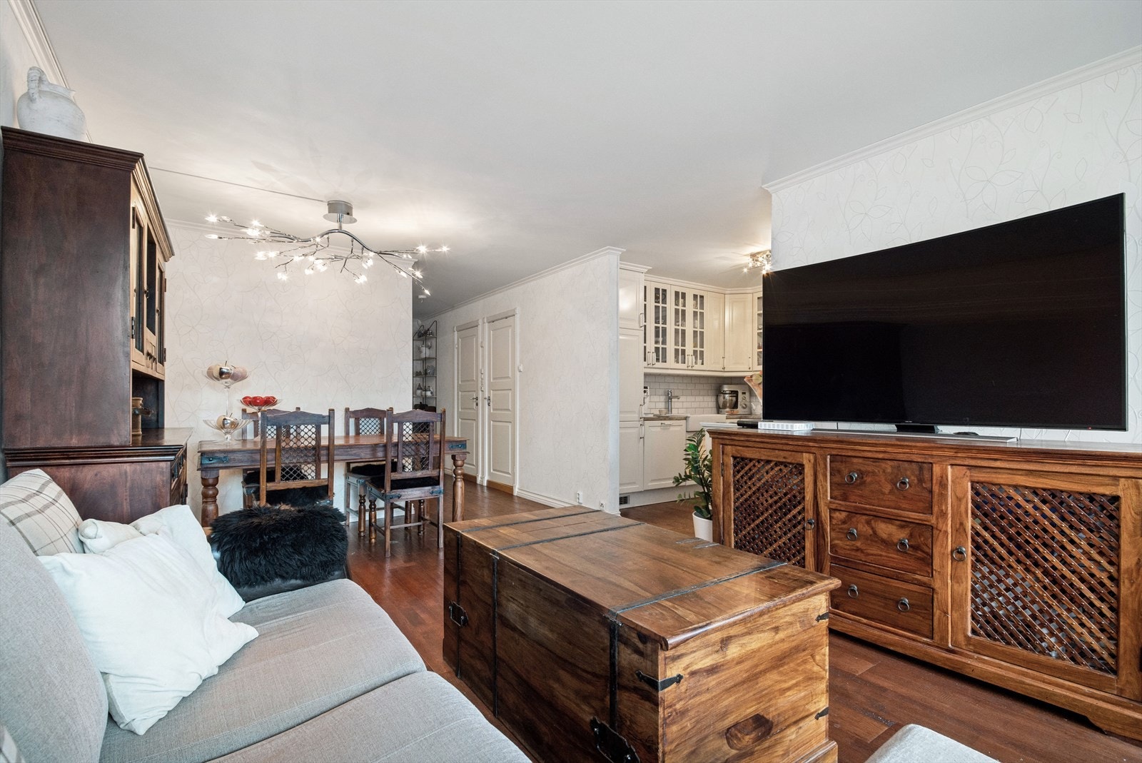 En opprinnelig 3-roms leilighet omgjort til 4-roms med garasjeplass. Galleribilde