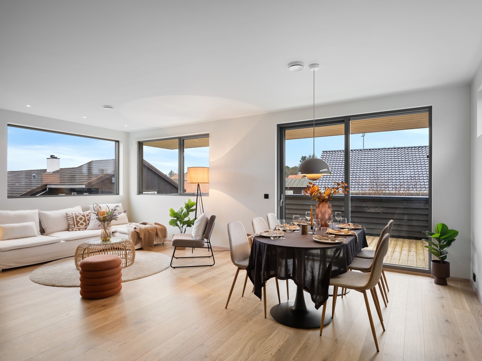 Hils på allrommet - det klart mest aktive rommet i huset Galleribilde