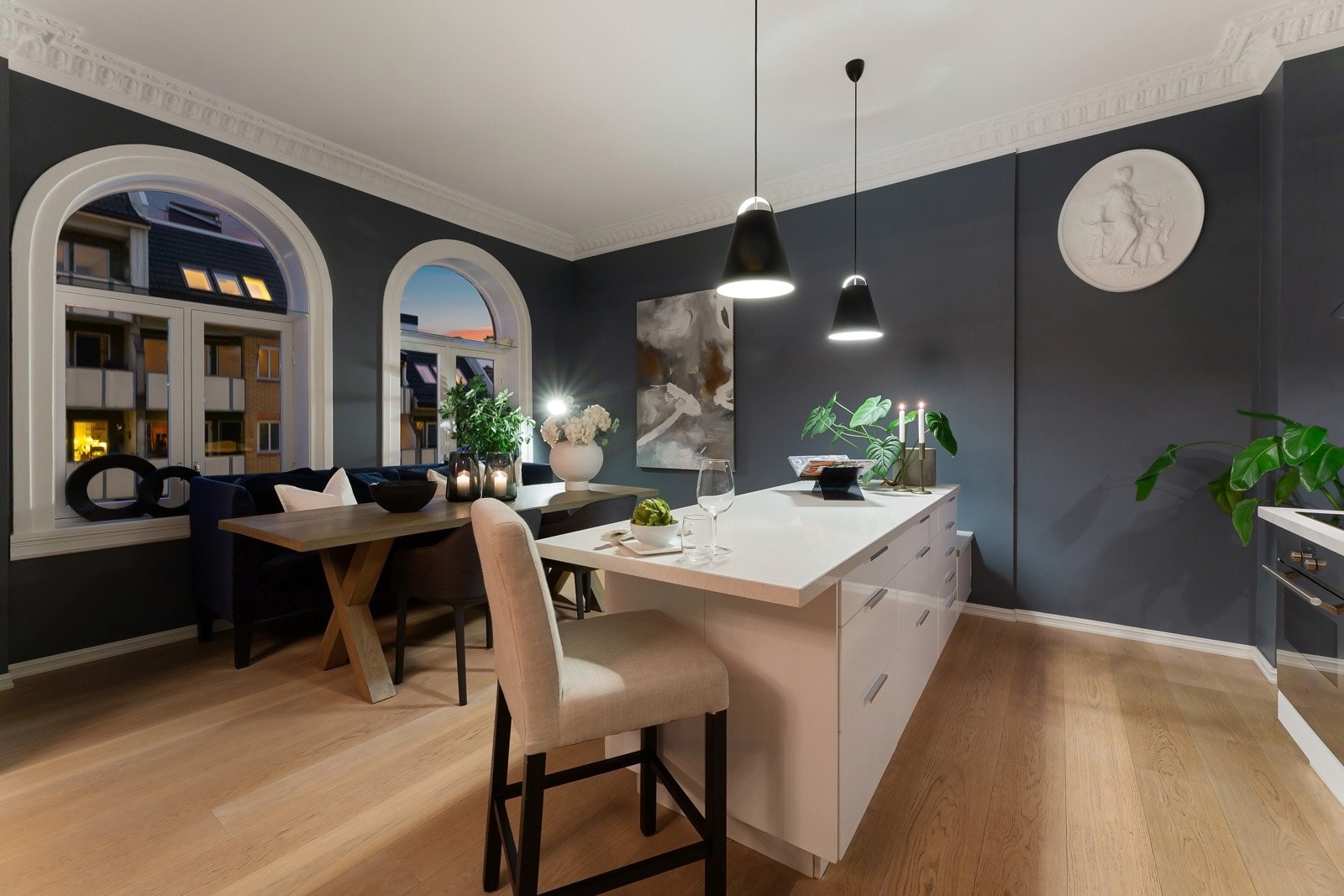 Benkeplater i kompositt på kjøkken. Galleribilde