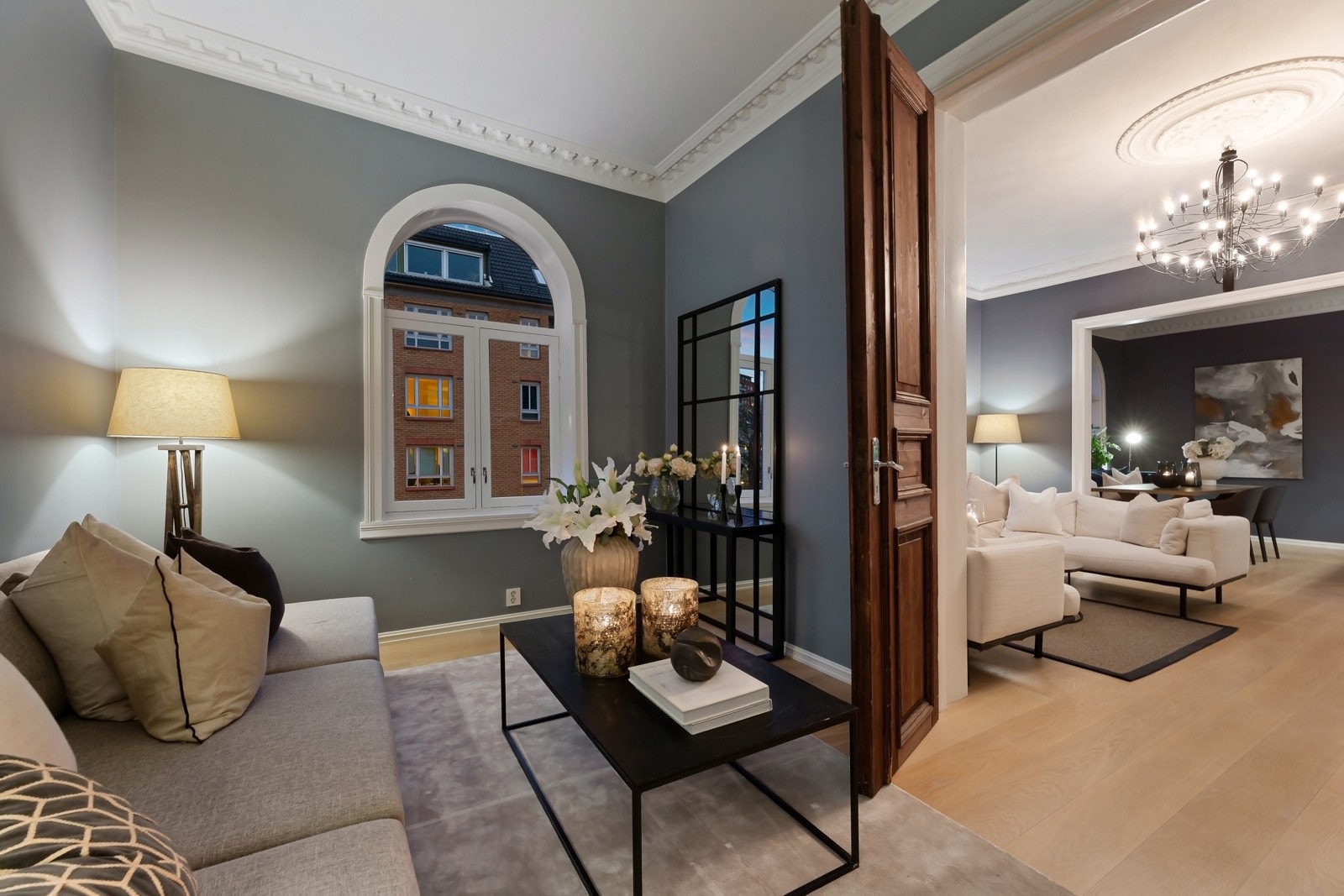 Fleksibel planløsning med to stuer - eller to store soverom. Galleribilde