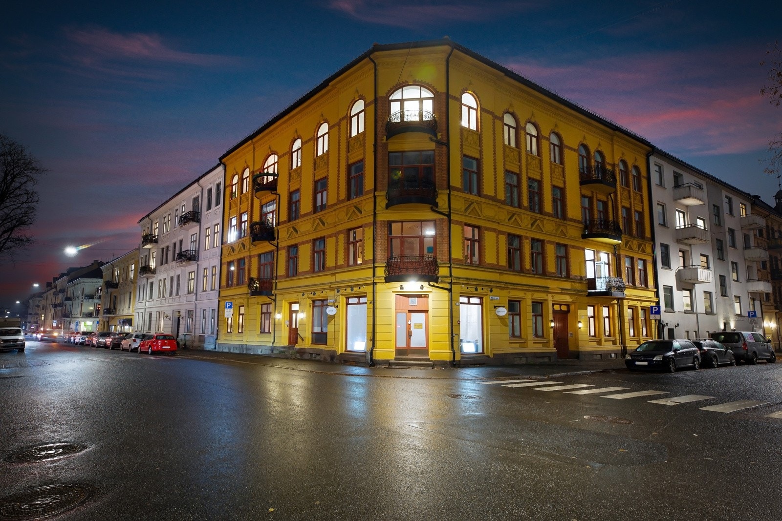 Fra leiligheten er det knappe to minutters gange til Bogstadveien, Frognerparken og Majorstuen T-bane. Galleribilde