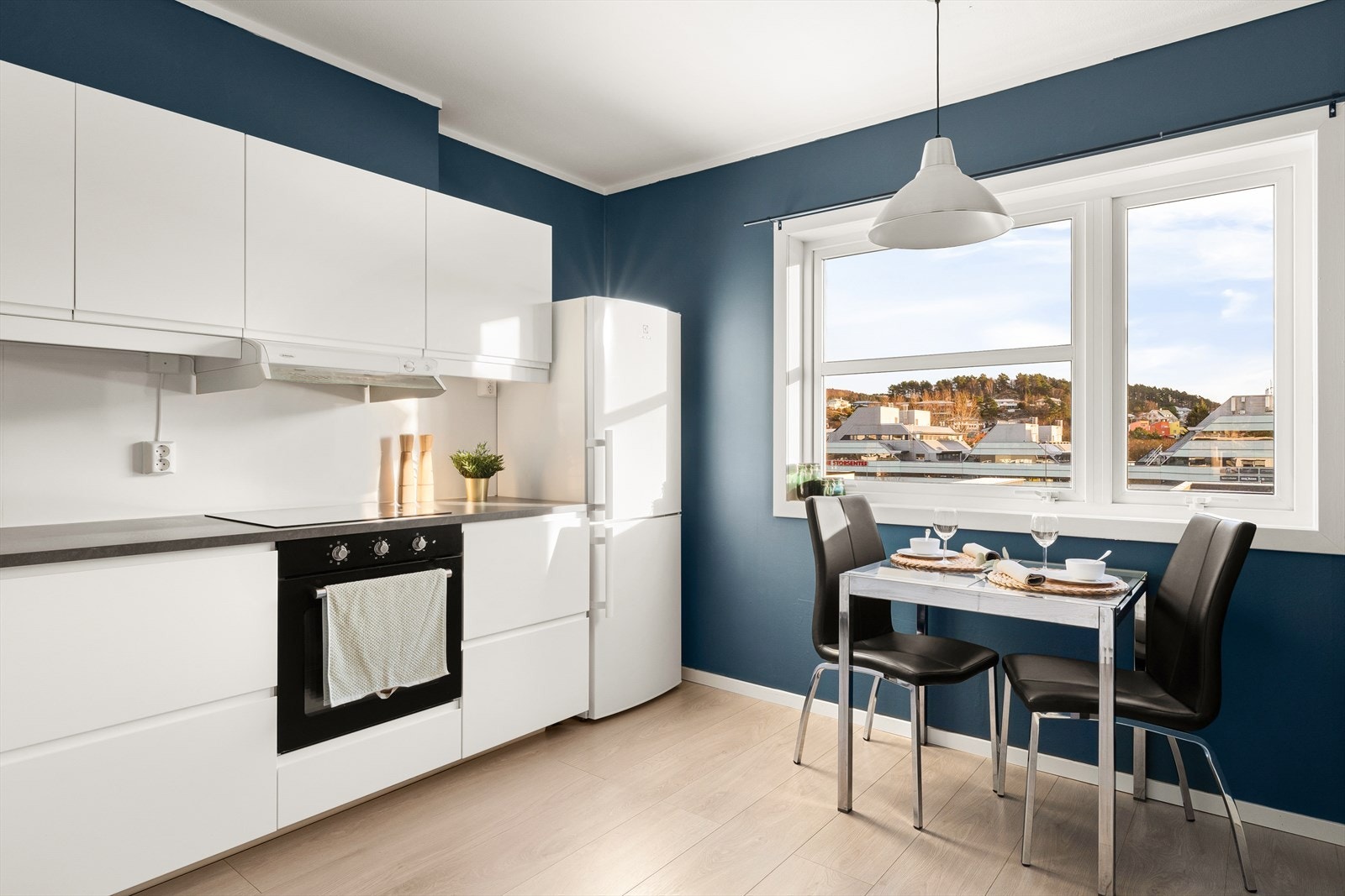 Kjøkkenet har et areal på 11,5 m2 med gode muligheter for å innrede med spisebord om ønskelig. Galleribilde