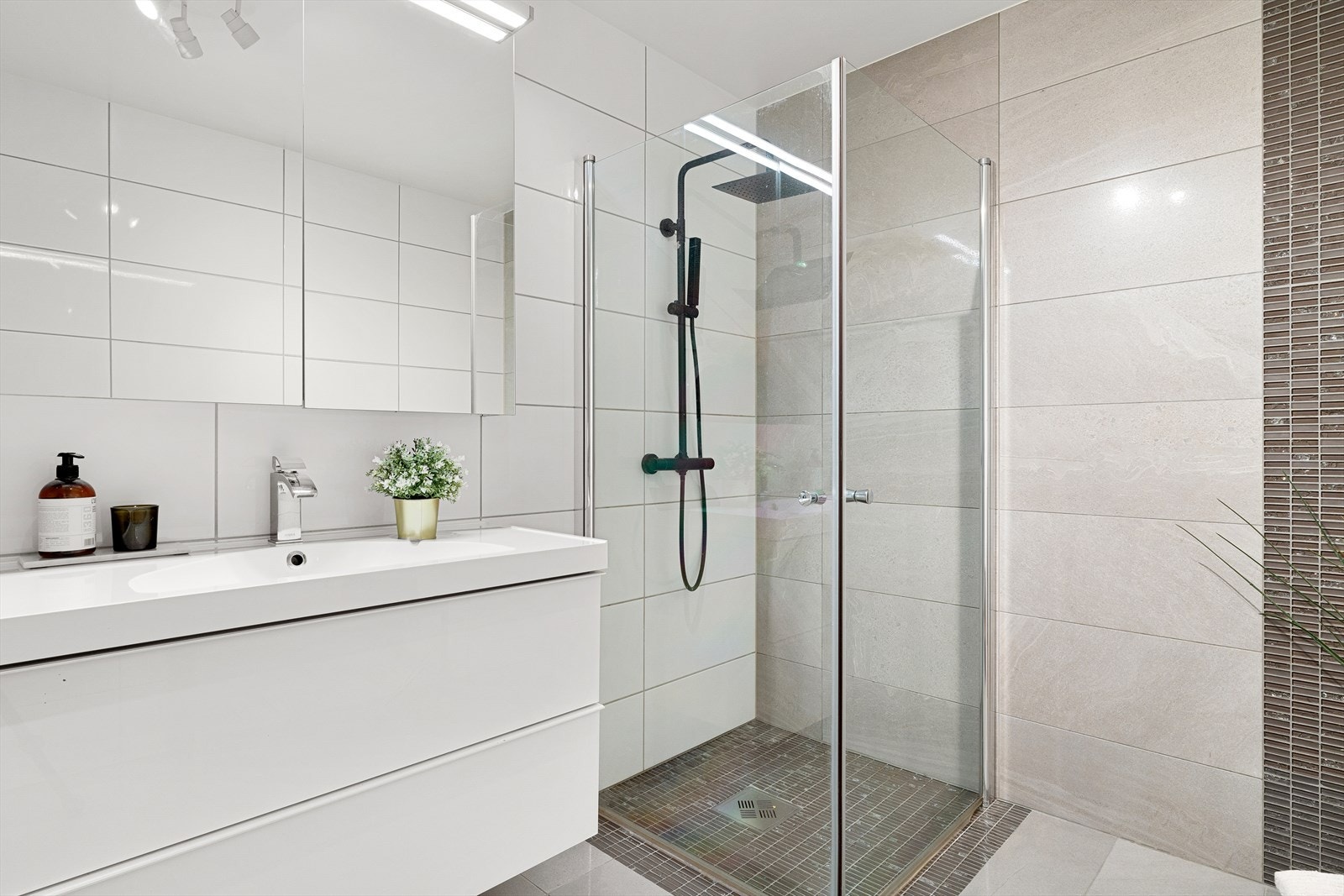 Badet er romslig med et areal på 7,3 m2. Galleribilde