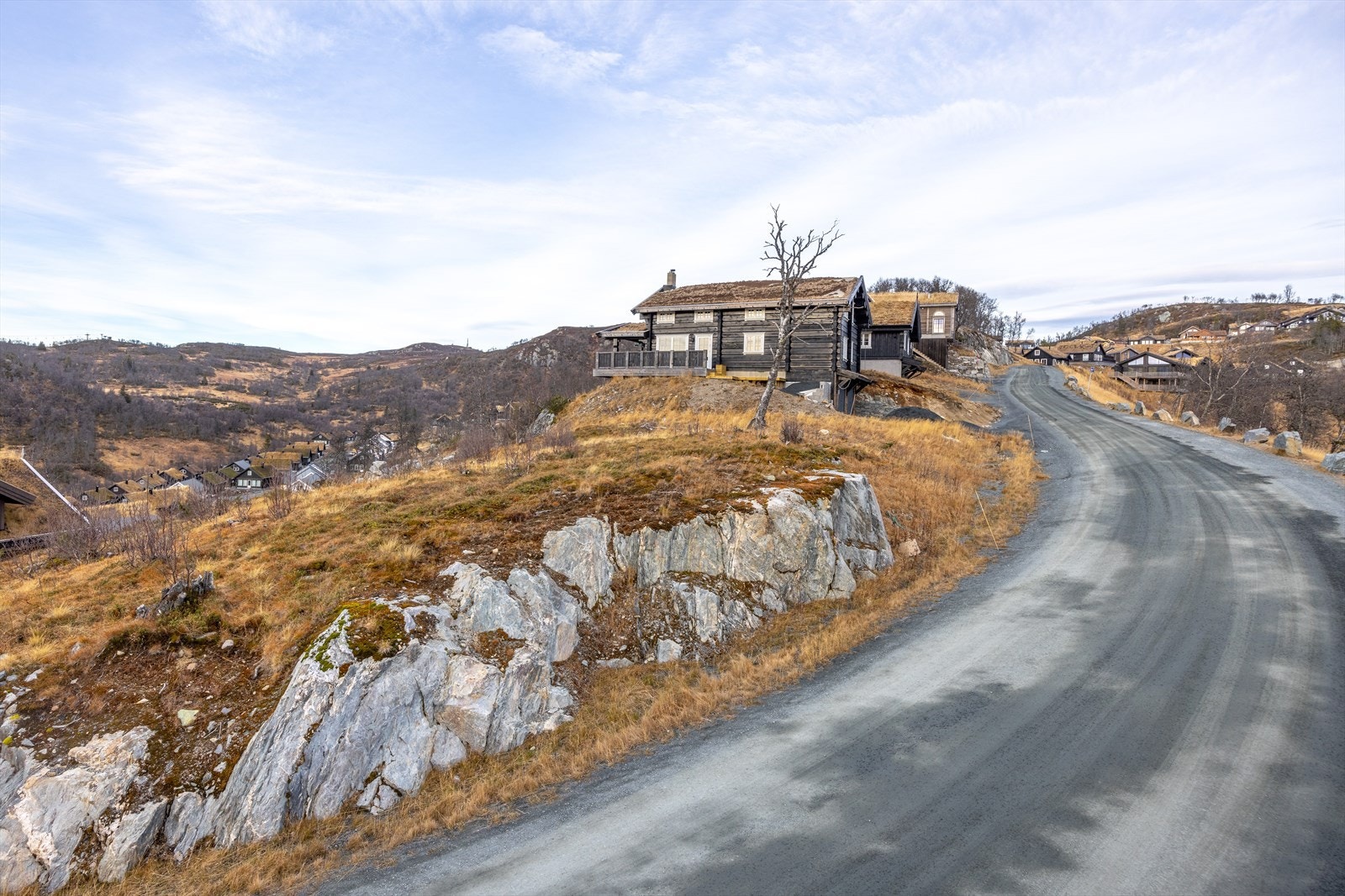 Helårshytte i fjellet - Nyt en livsstil med både ro og eventyr i naturskjønne Rauland, uansett årstid. Galleribilde