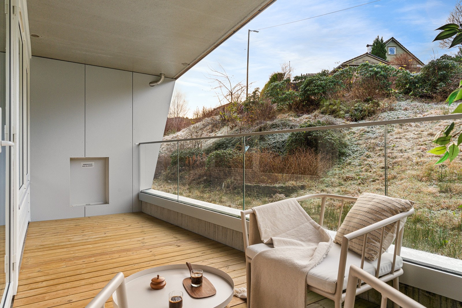 Balkongen måles til 10 kvm Galleribilde