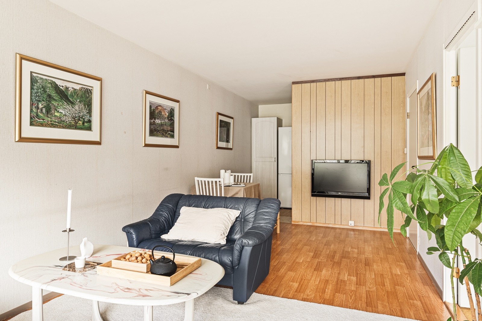 Stue og kjøkken måles til 24 kvm Galleribilde