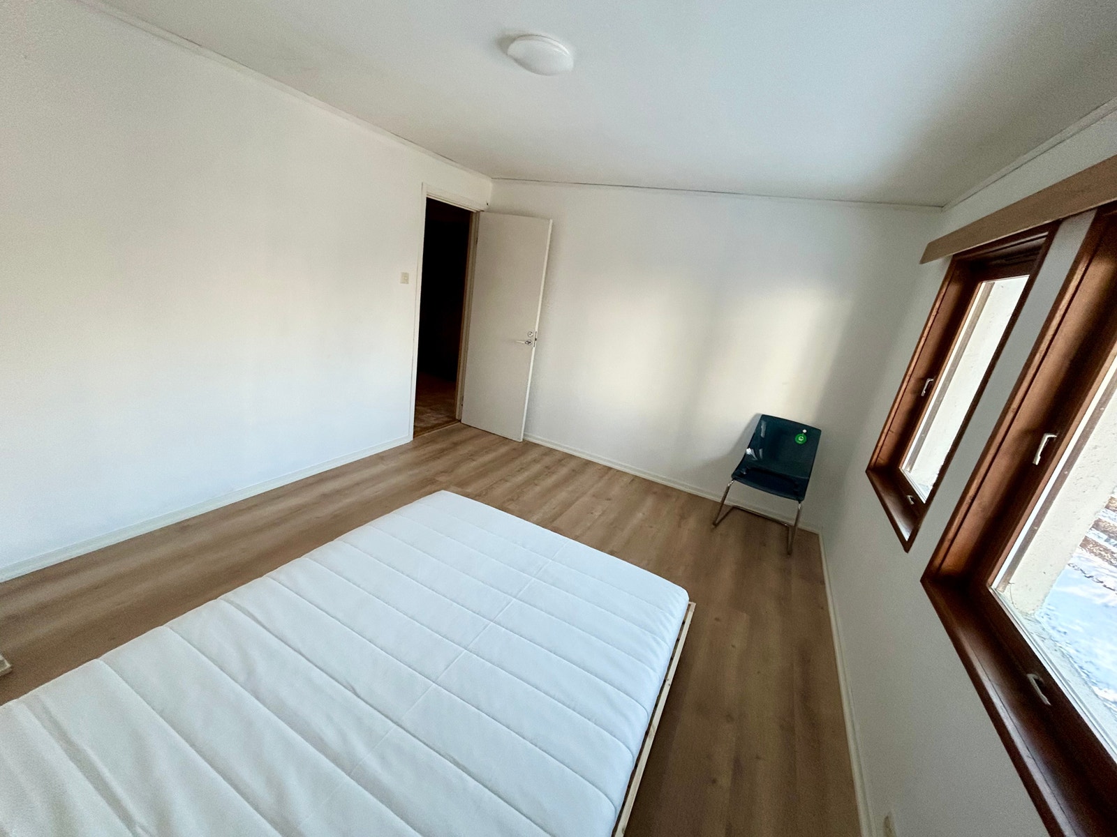 Soverom 1 - 14 m2, seng 140 cm bred Galleribilde