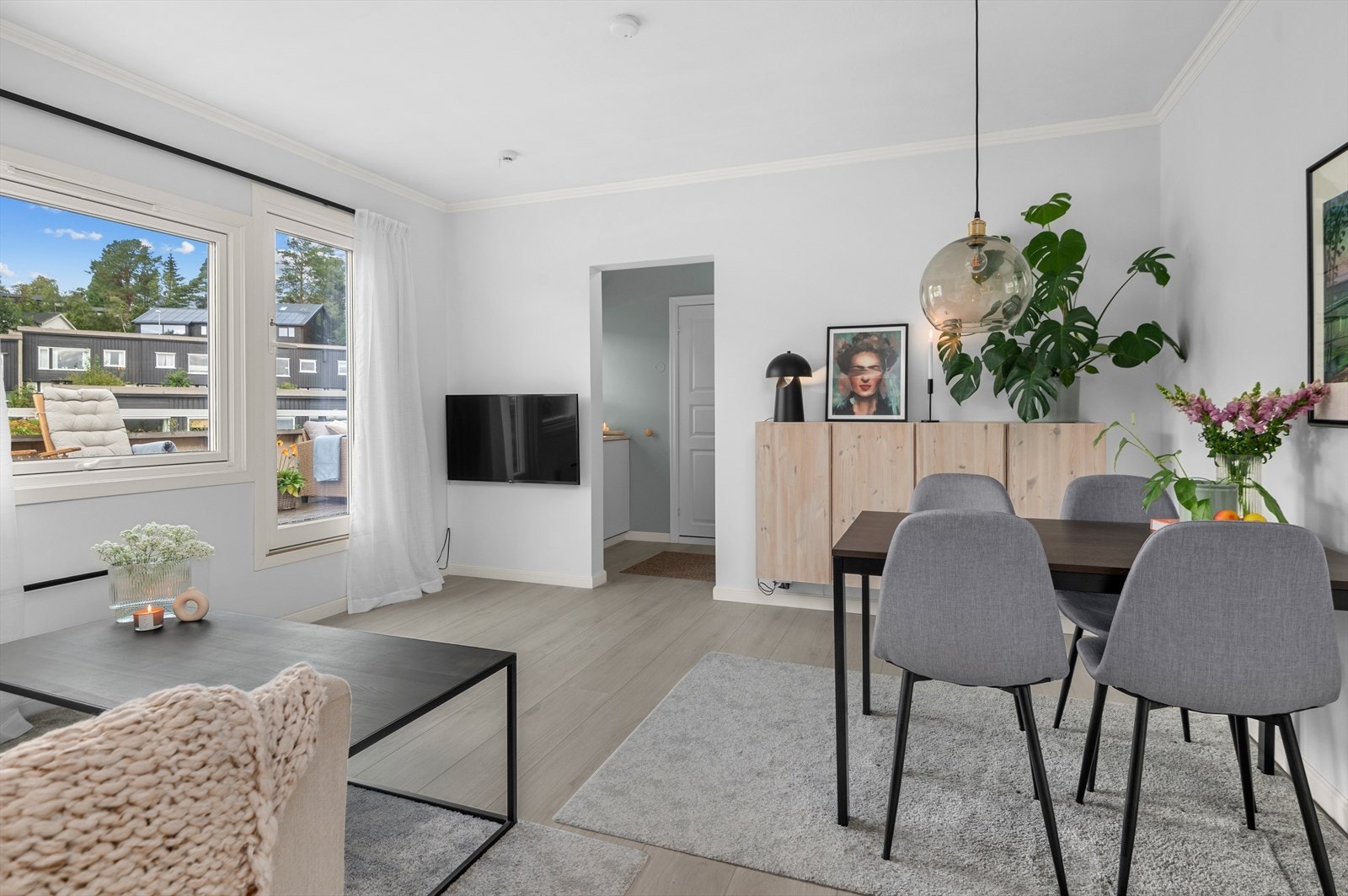 Nå har du mulighet å sikre deg en pen og moderne leilighet med stor takterrasse. Galleribilde