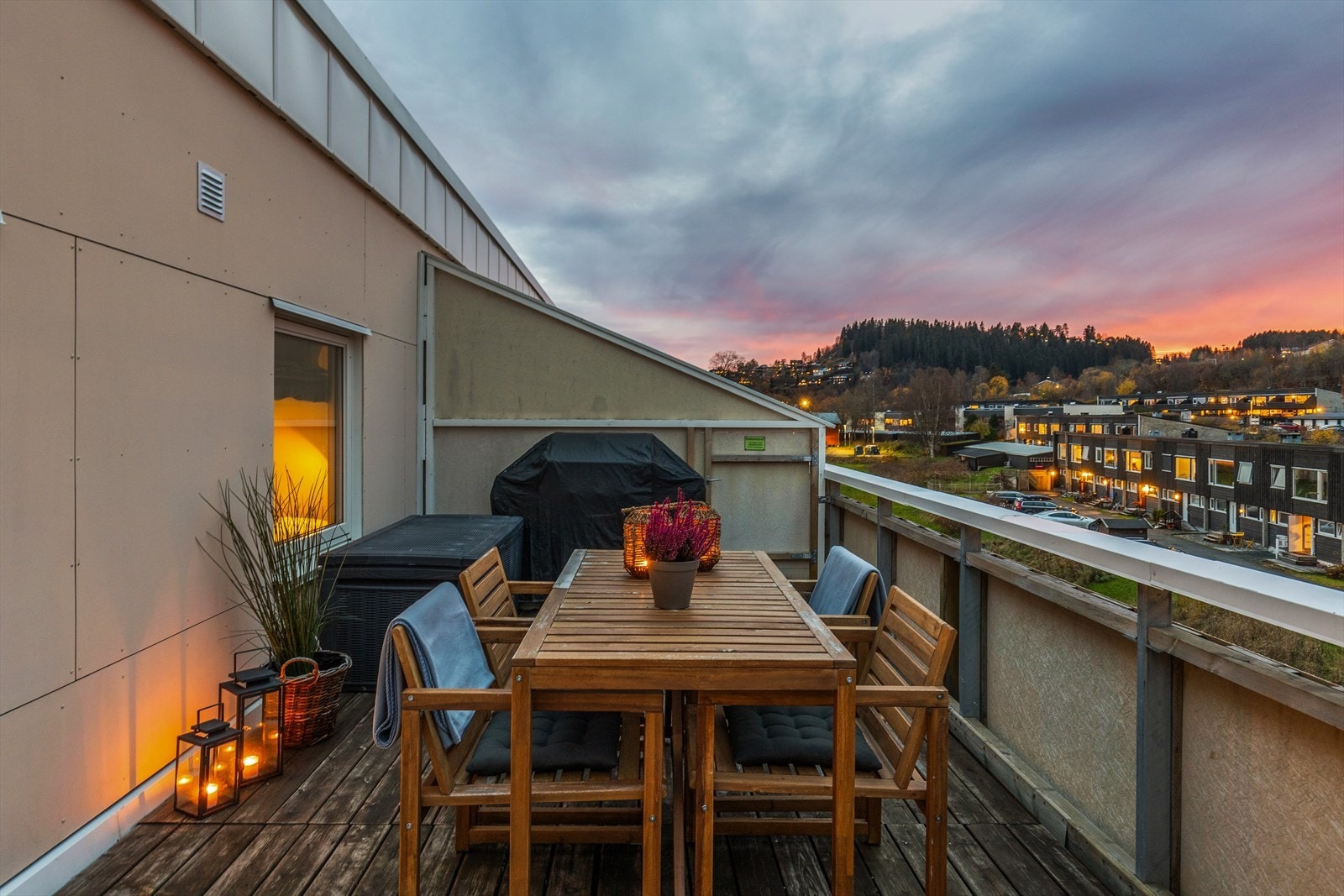 Her er det god plass til flere sittegrupper. Galleribilde