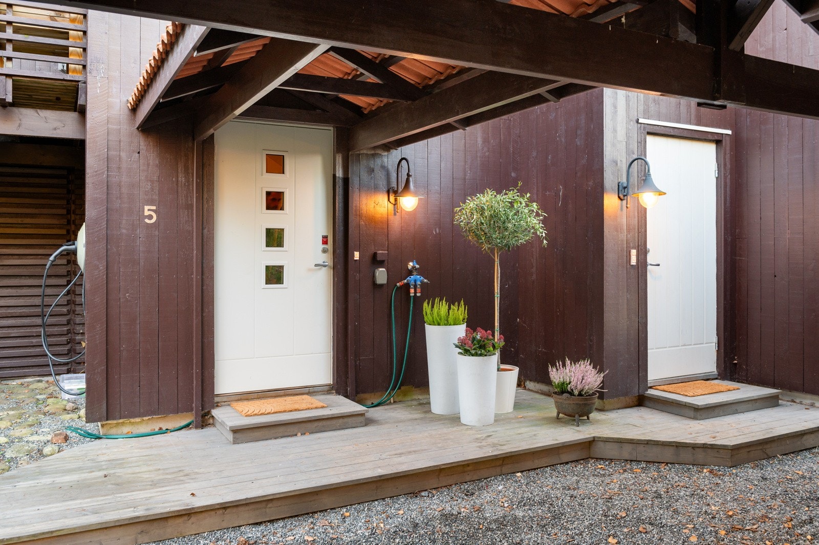 Inngangsparti. Det er separat inngang til utleiedelen. Galleribilde