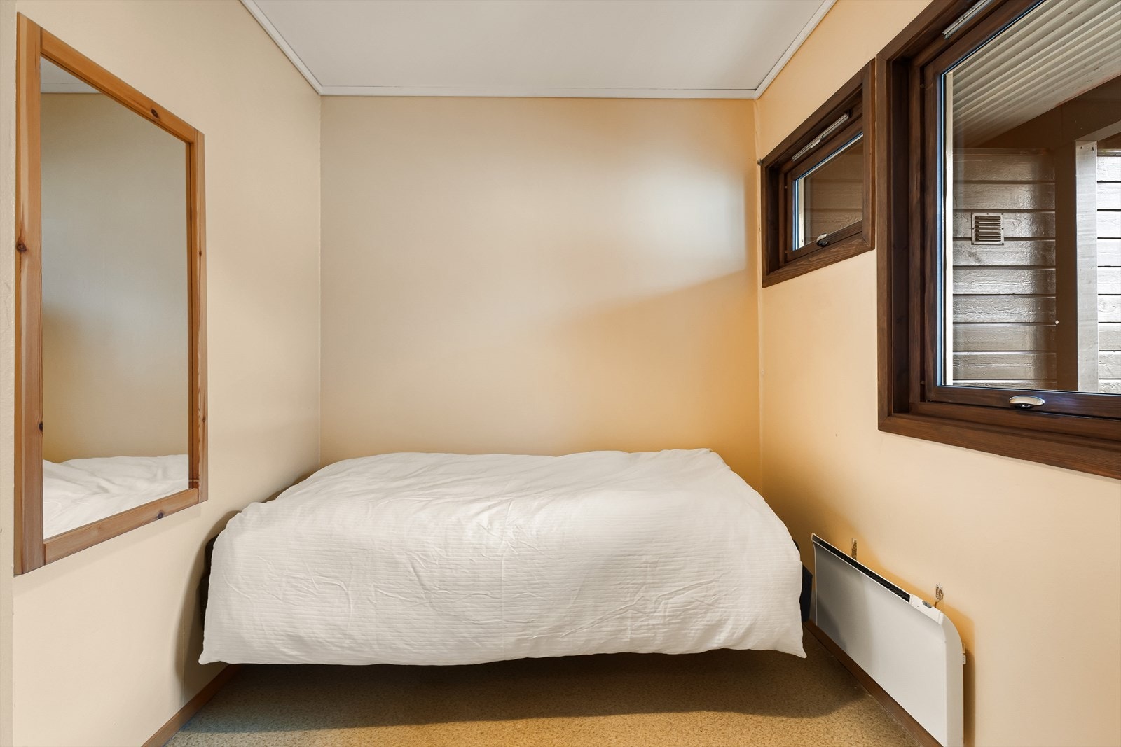 Hobbyrom med lettvegg mot innvendig bod til venstre Galleribilde