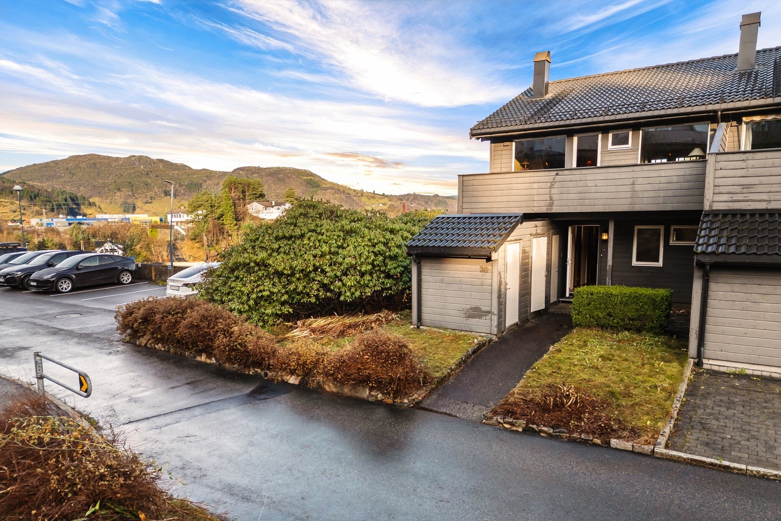 Trappefri adkomst og kort vei til parkering Galleribilde