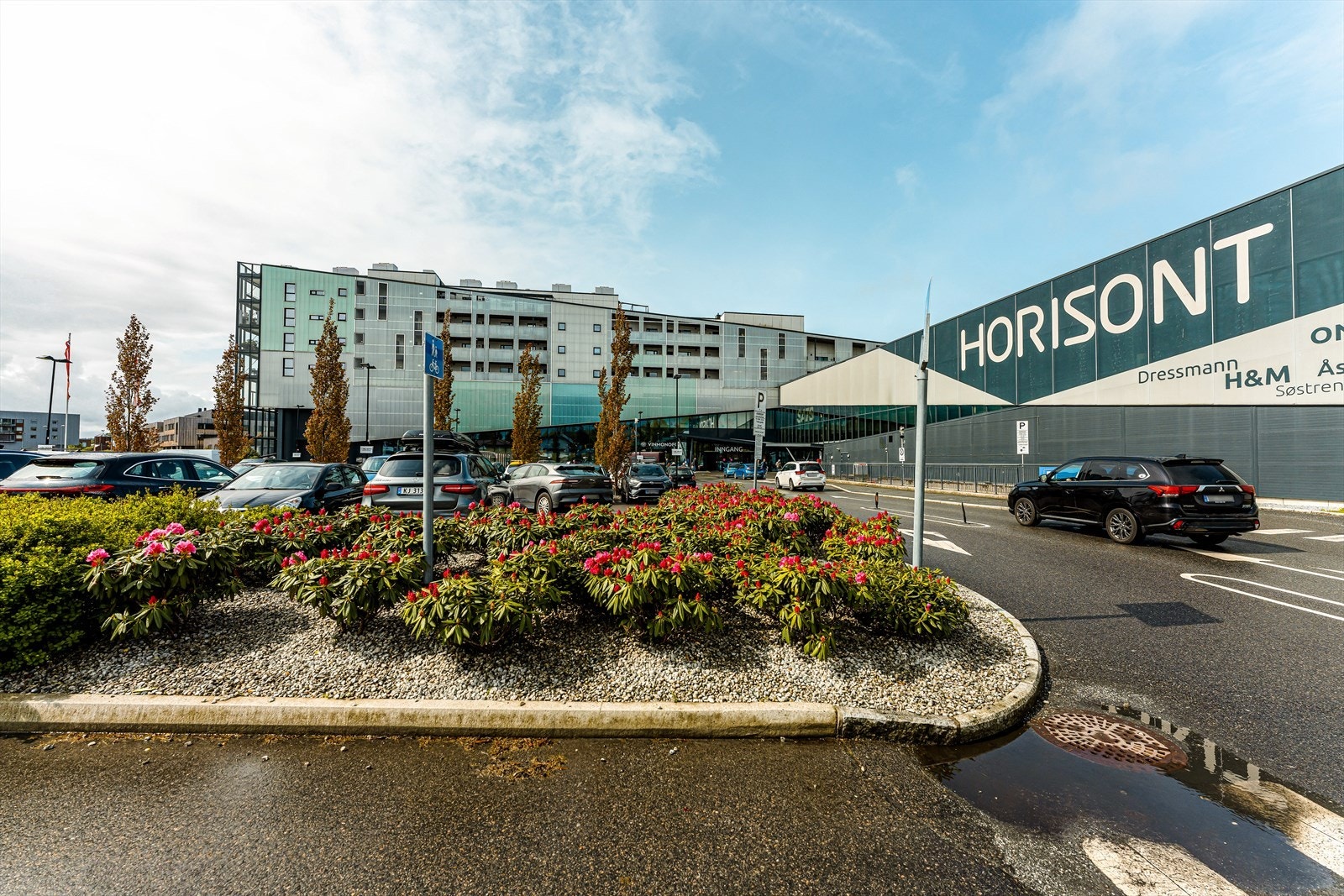 For et fullt utvalg av tjenester er det 10 minutters gange til Horisont, Åsane Storsenter og Gullgruven kjøpesenter Galleribilde