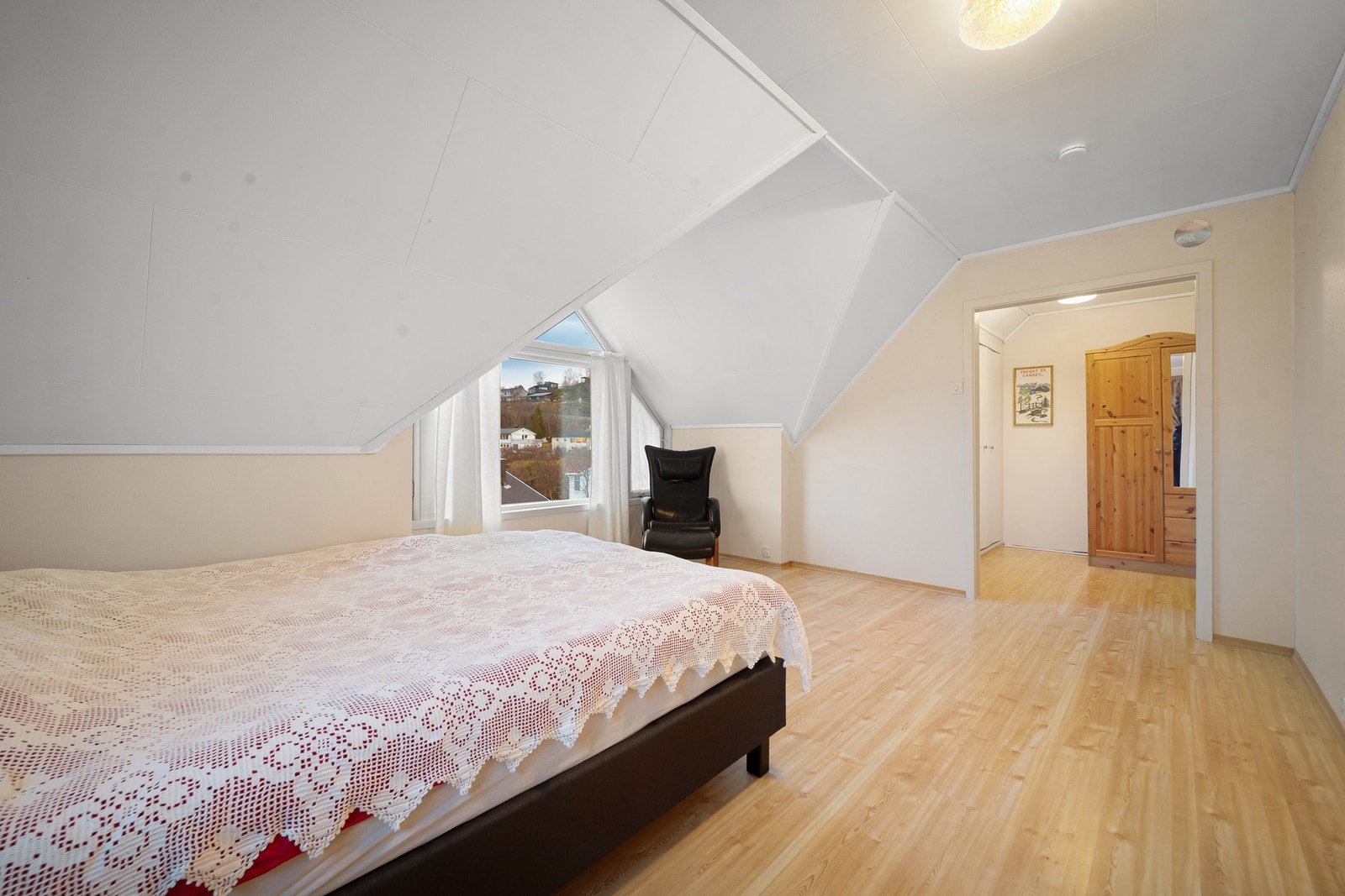 Her har du også walk-in garderobe Galleribilde