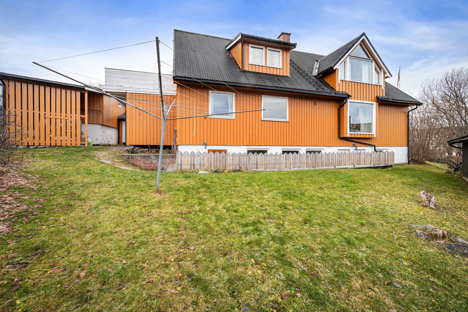 Meget romslig enebolig beliggende i et attraktivt boligområde like utenfor sentrum Galleribilde