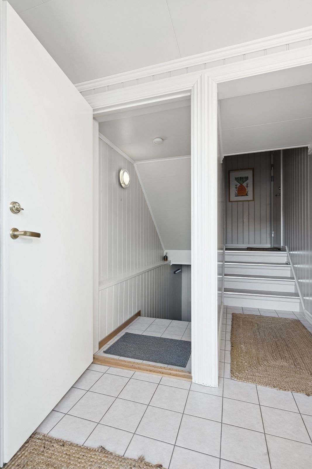 Fellesgang med entre til leiligheten. Galleribilde