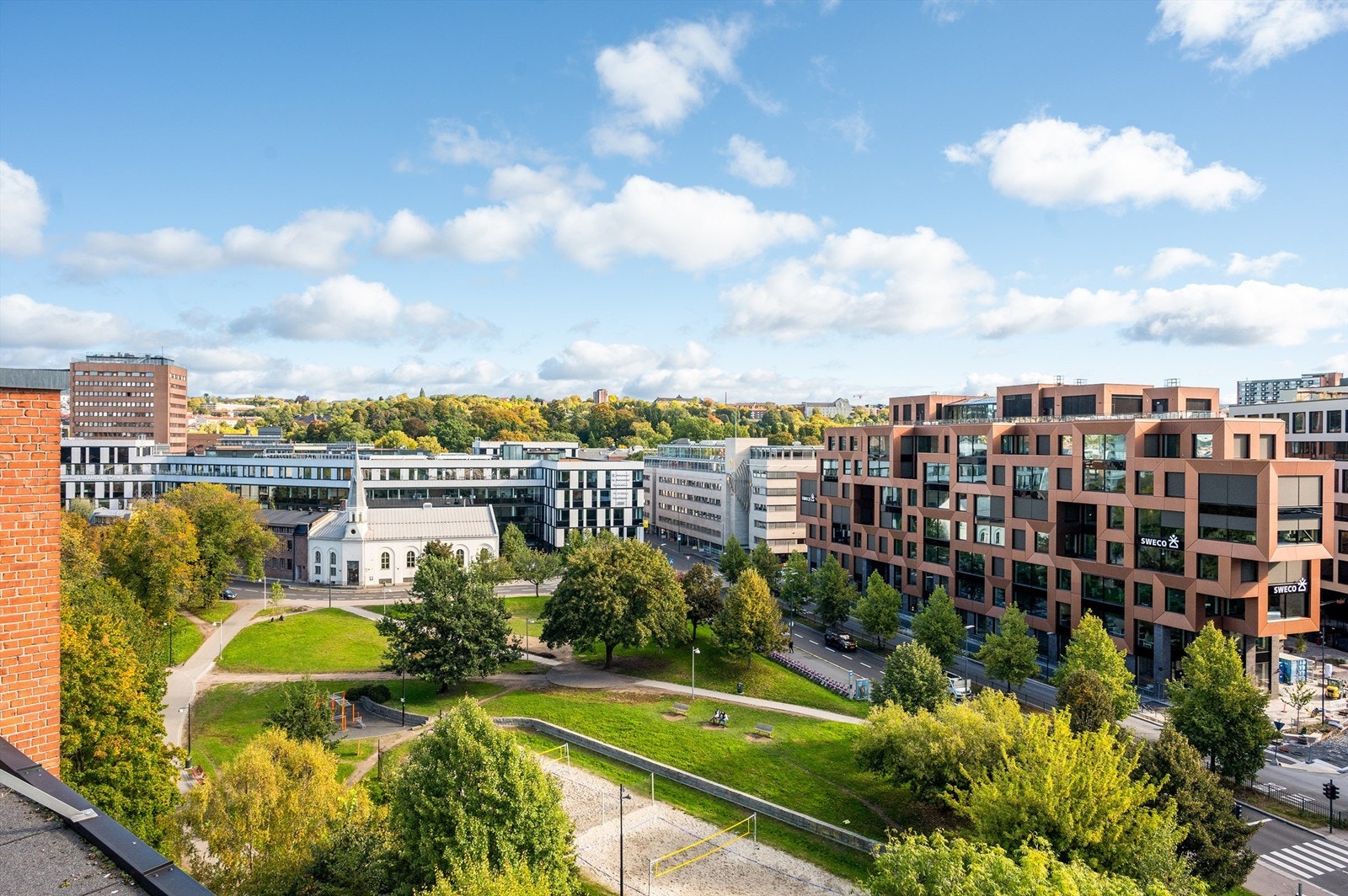 Fantastisk utsikt mot Elgparken, en grønn oase midt i Oslo sentrum. Galleribilde