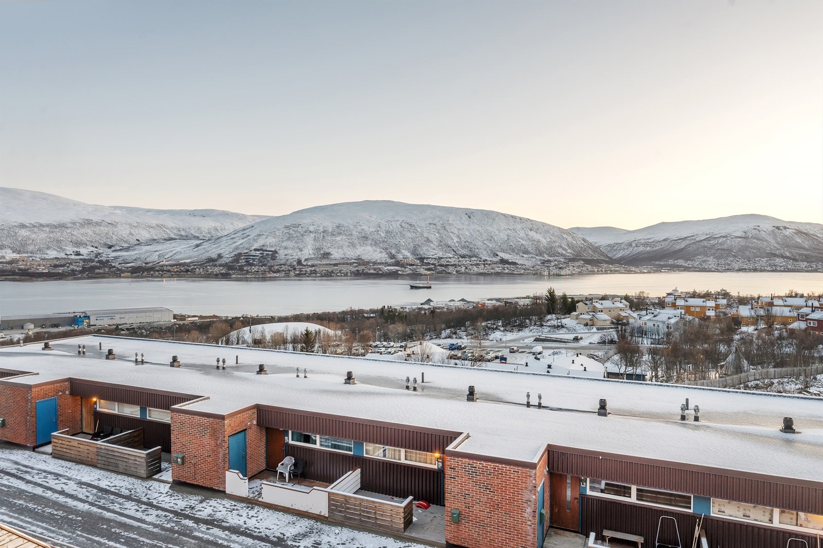 Fantastisk utsikt over fjorden og fastlandet! Galleribilde