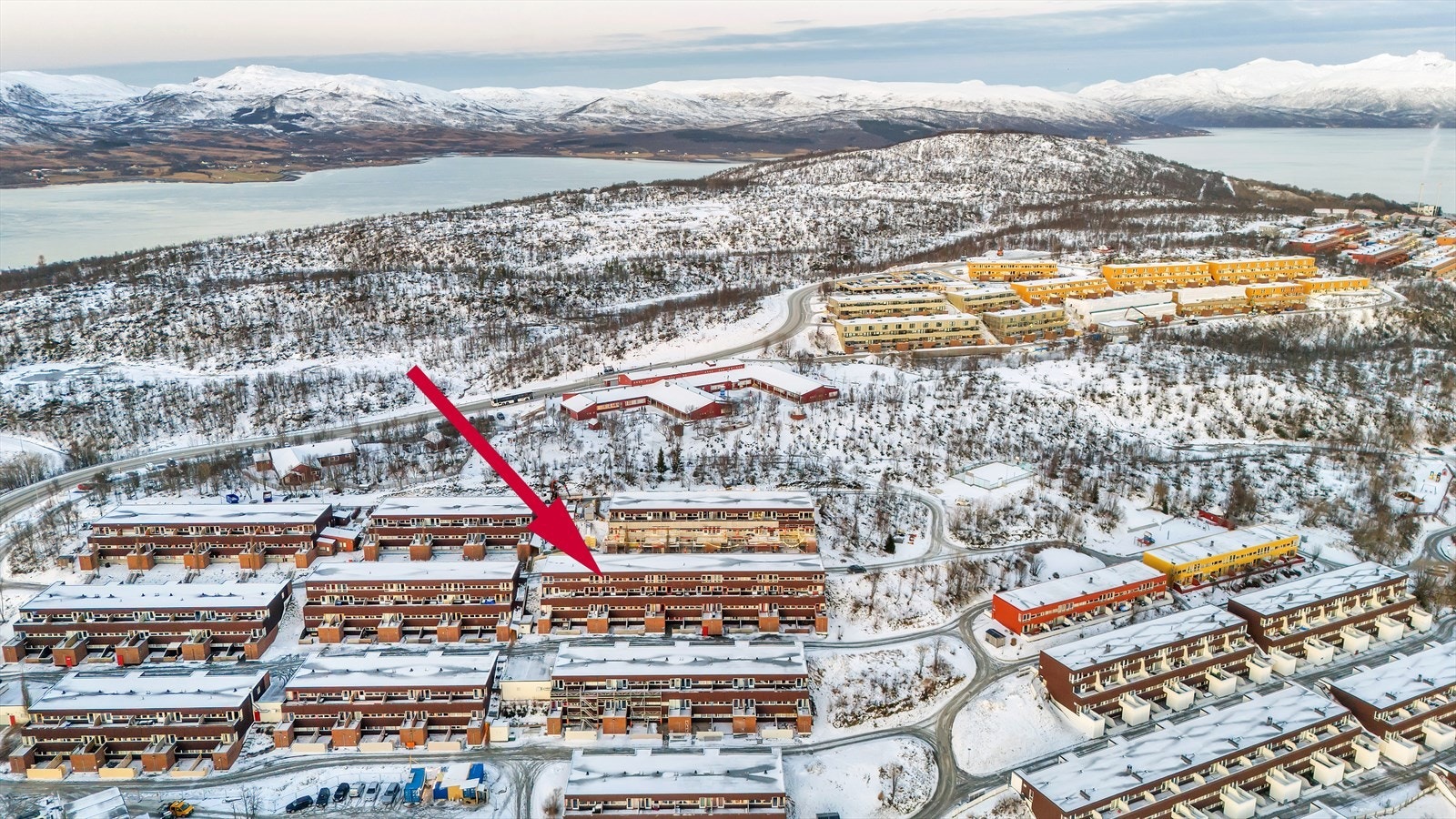 I området finner du dagligvarebutikk, idrettsanlegg og busstopp med hyppige avganger. Galleribilde
