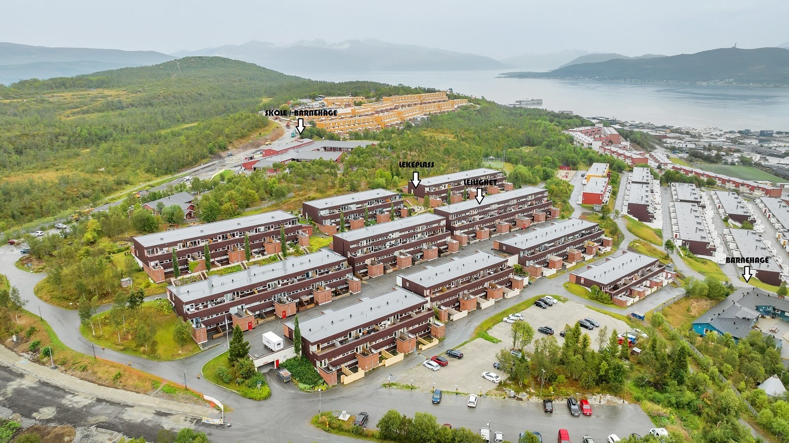 Umiddelbar nærhet til lekeplass, barneskole og barnehage. Perfekt for barnefamilier! Galleribilde