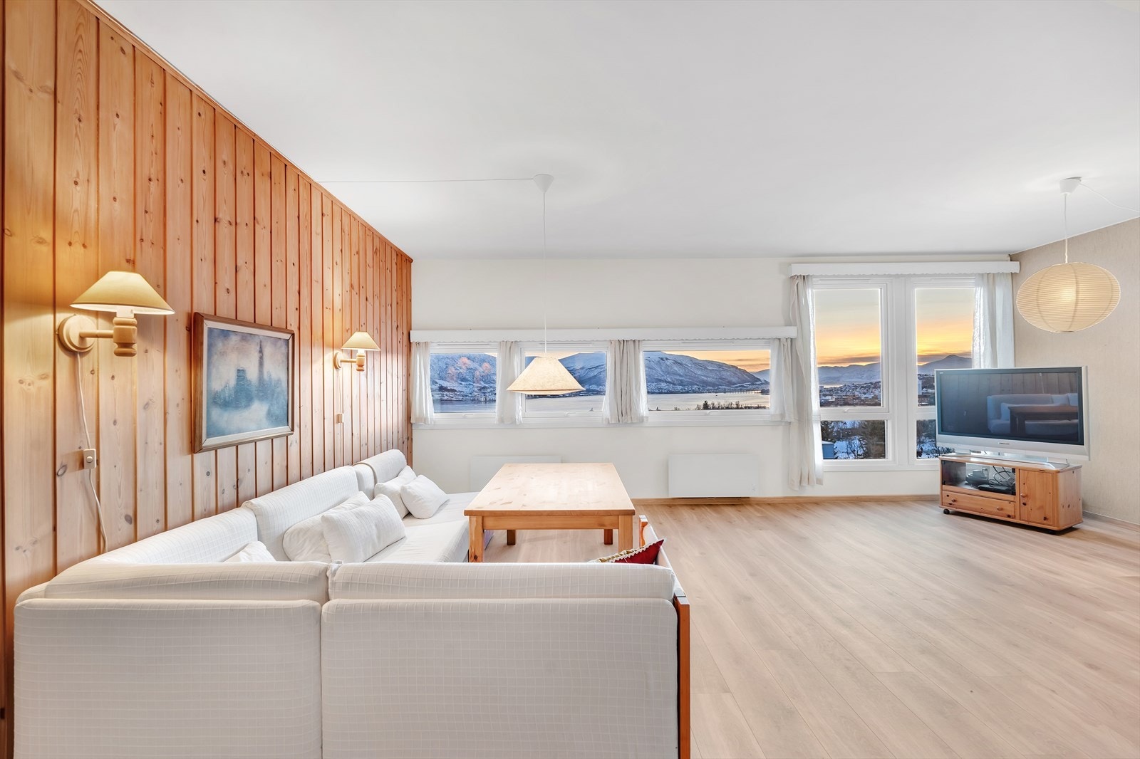 Velkommen til Rundvannet 95 - Presentert av Øyvind Dypvik v/ Garanti Eiendomsmegling! Galleribilde