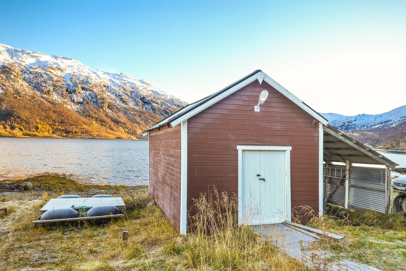 Naust - innredet som uthus/skutergarasje Galleribilde