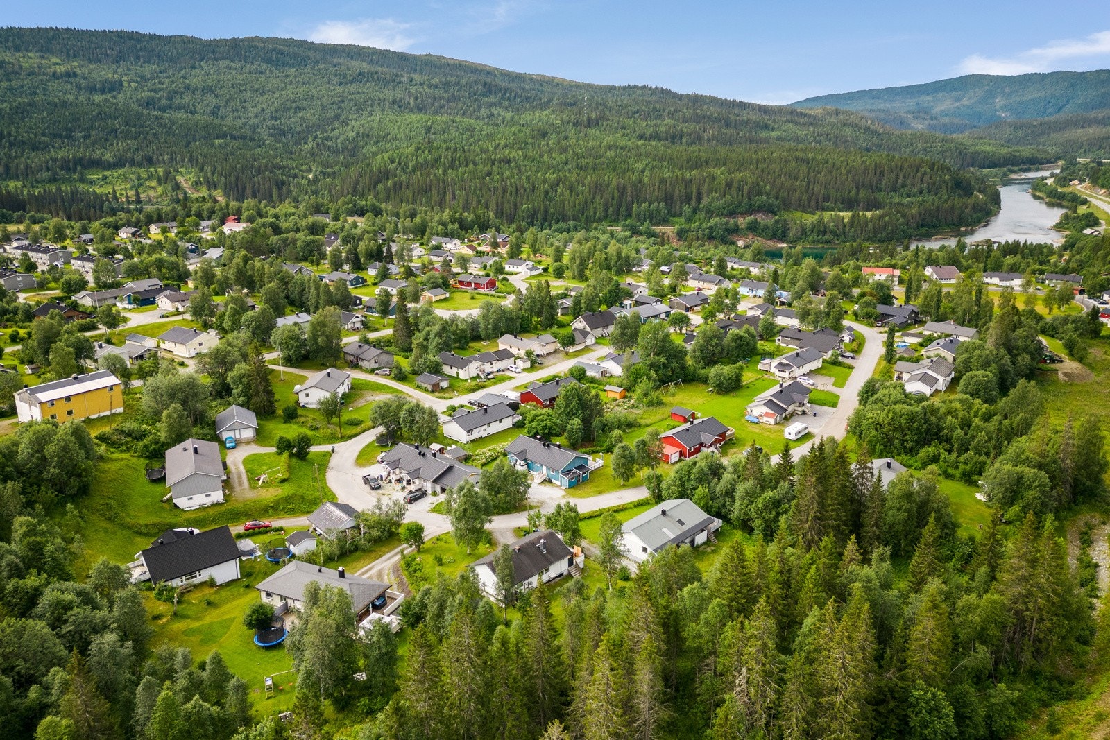 Det er kort vei til alle bydelens servicefasiliteter og mange rekreasjonsmuligheter i umiddelbar nærhet. Galleribilde