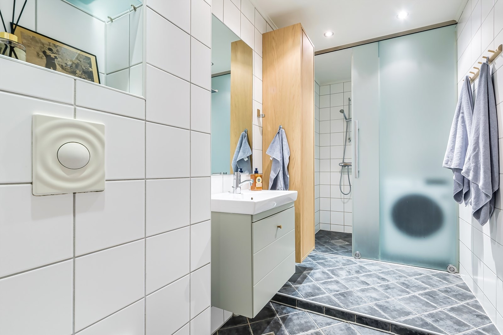 Badet er av god størrelse og ble tatt i regi av borettslaget i 2007/08 Galleribilde