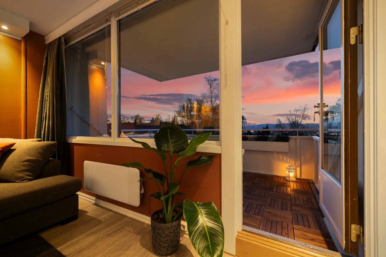 Fra stuen er det utgang til den nordvestvendte balkongen Galleribilde