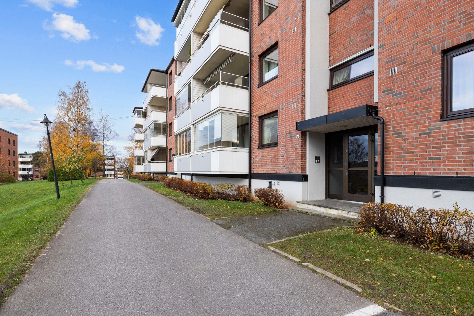 Leiligheten ligger i tredje etasje med adkomst via felles inngang og trappeoppgang Galleribilde