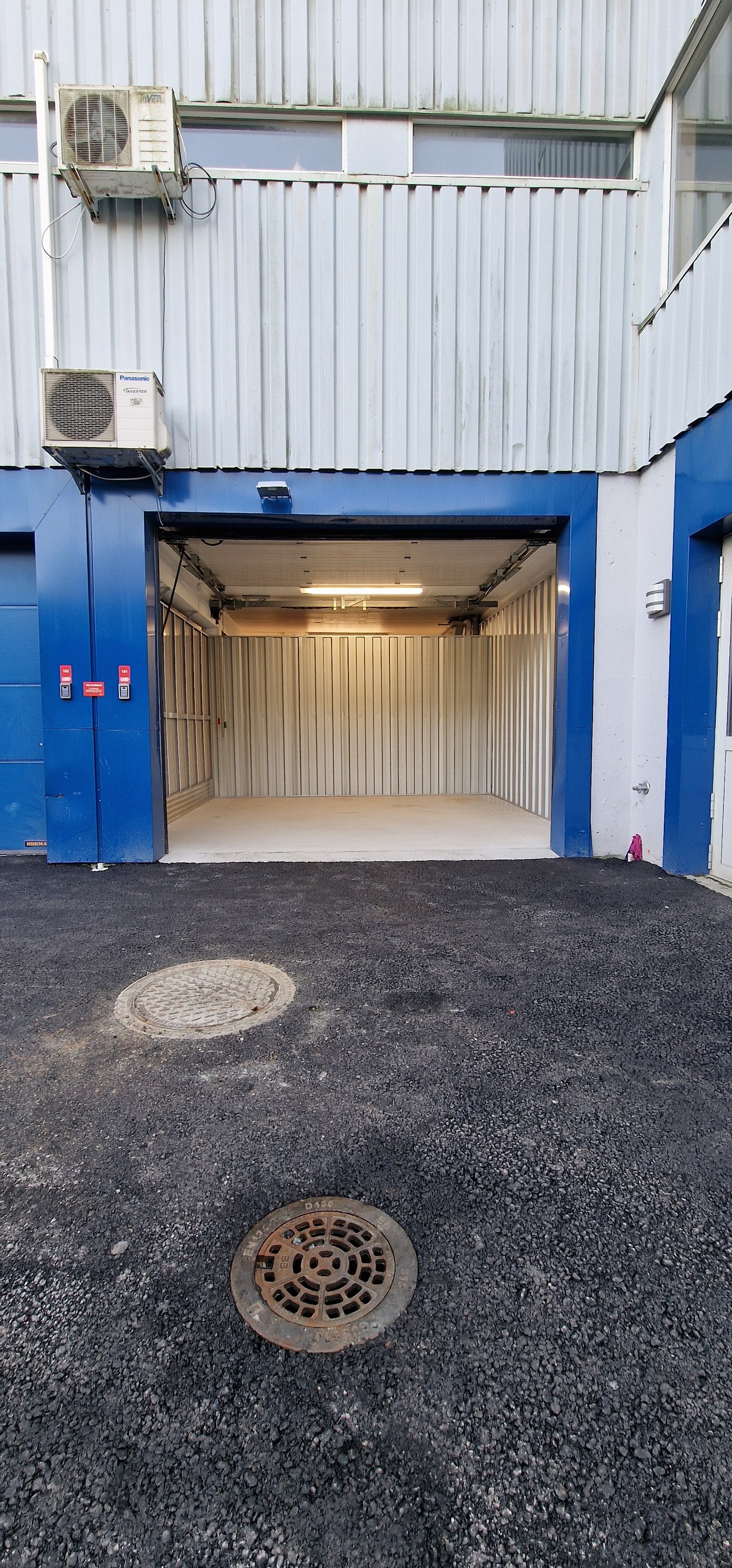 18 kvm lager med egen garasjeport og eget adgangssystem. Tilgang hele døgnet. Galleribilde