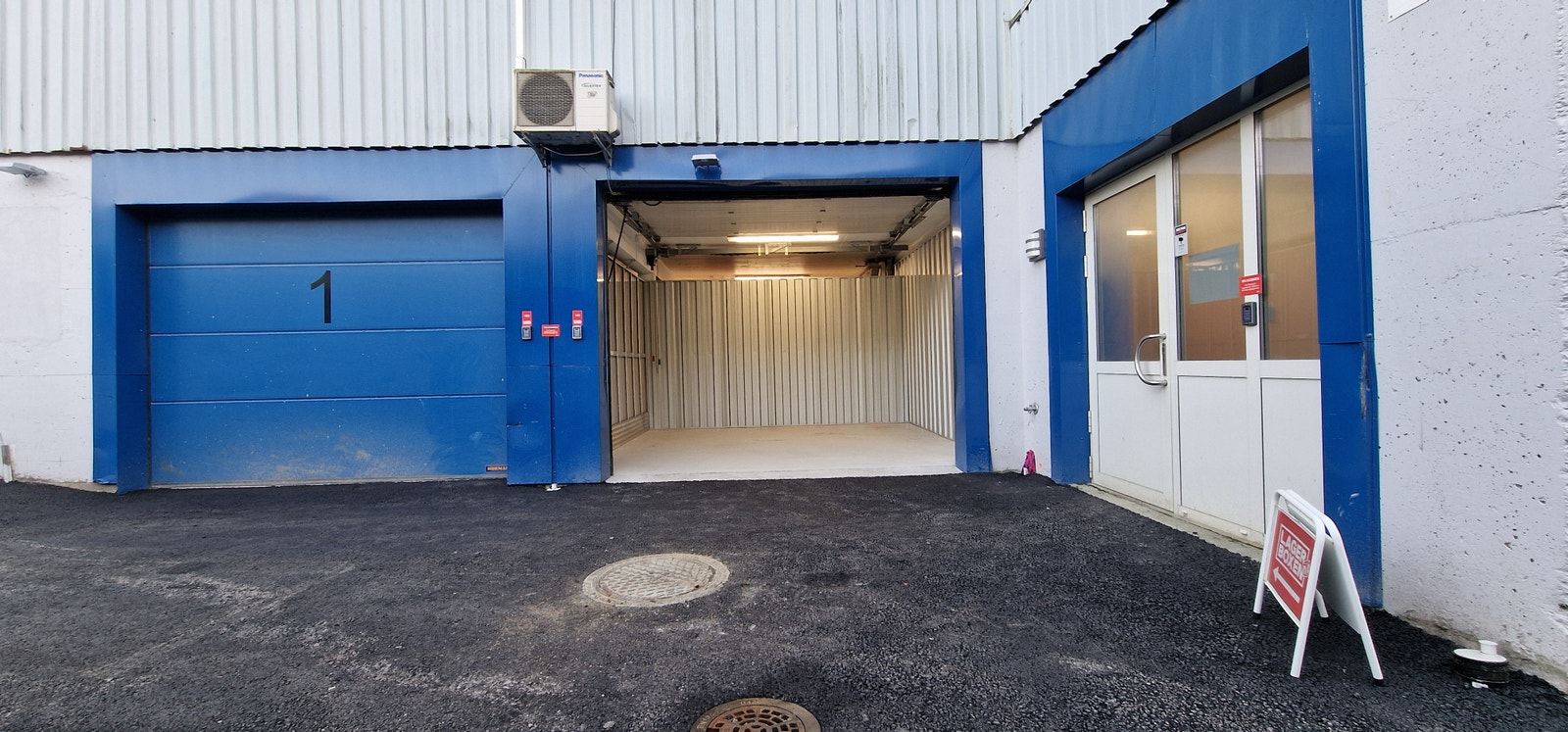 Lagerboxen har 3 lagere med egen inngang for leie sentralt på Lund Galleribilde