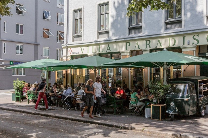 Ikke langt fra leiligheten finner du det spennende og yrende livet på Løkka. Galleribilde