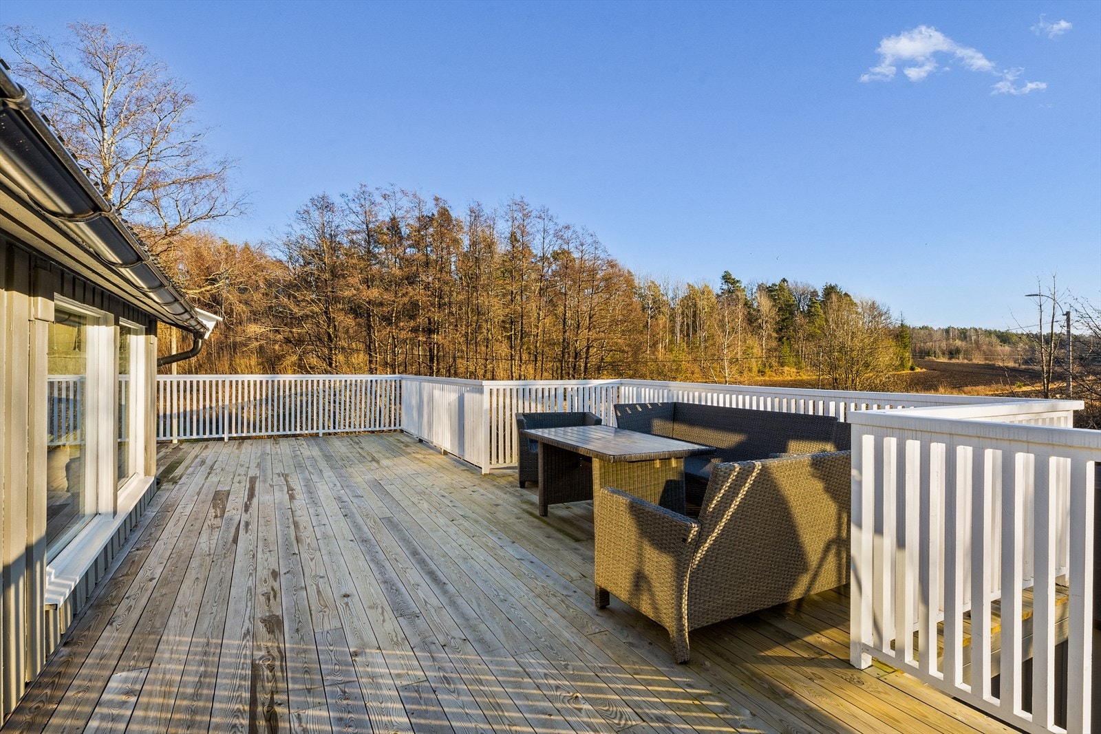 Dette koselige uterommet er usjenert plassert, og grenser mot landlige omgivelser. Galleribilde