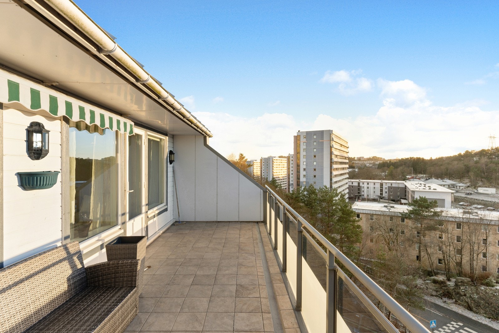 Fra stuen er det utgang til en romslig balkong på 18,4 kvm. Galleribilde