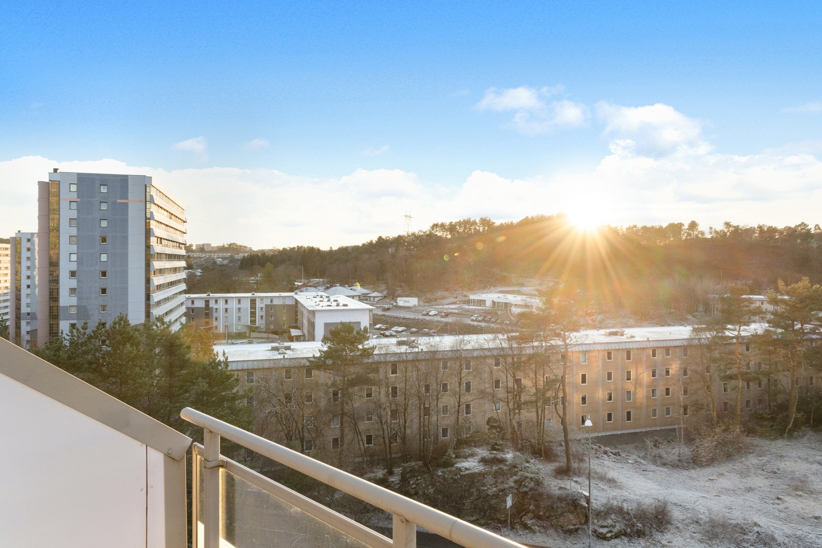 Vestvendt beliggenhet med fri utsikt og gode solforhold! Galleribilde