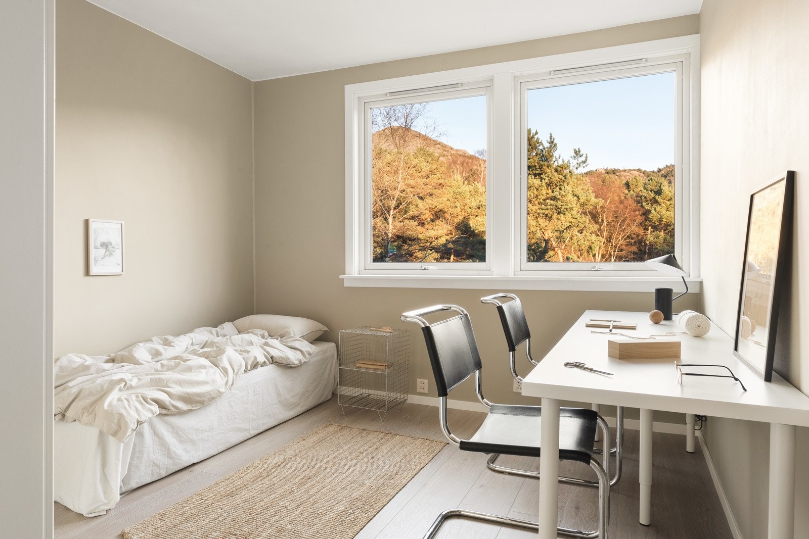 Begge rom har god plass til dobbelseng og garderobe. Galleribilde