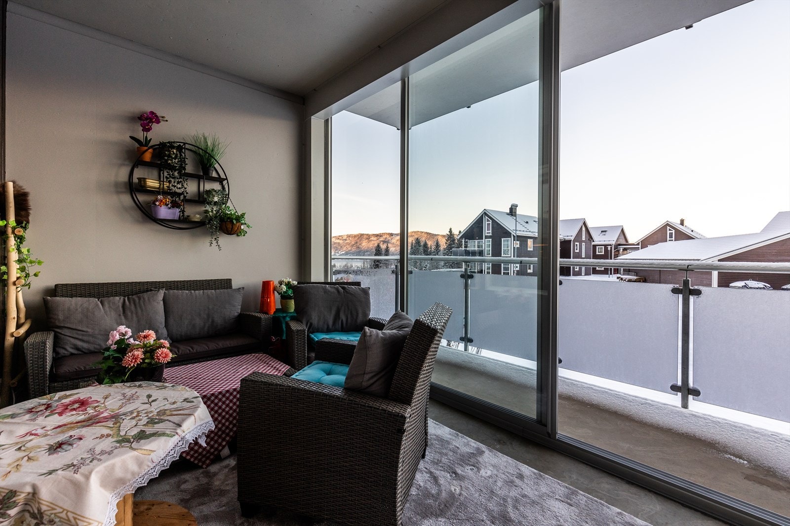 Fra vinterhage og balkong. Galleribilde