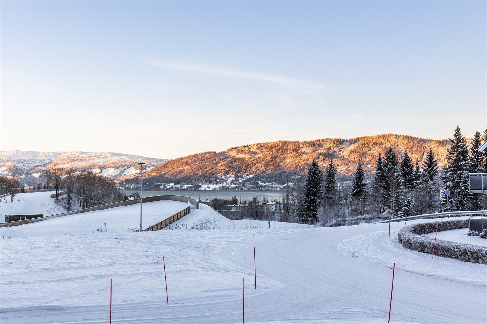 Utsikt mot byen. Galleribilde