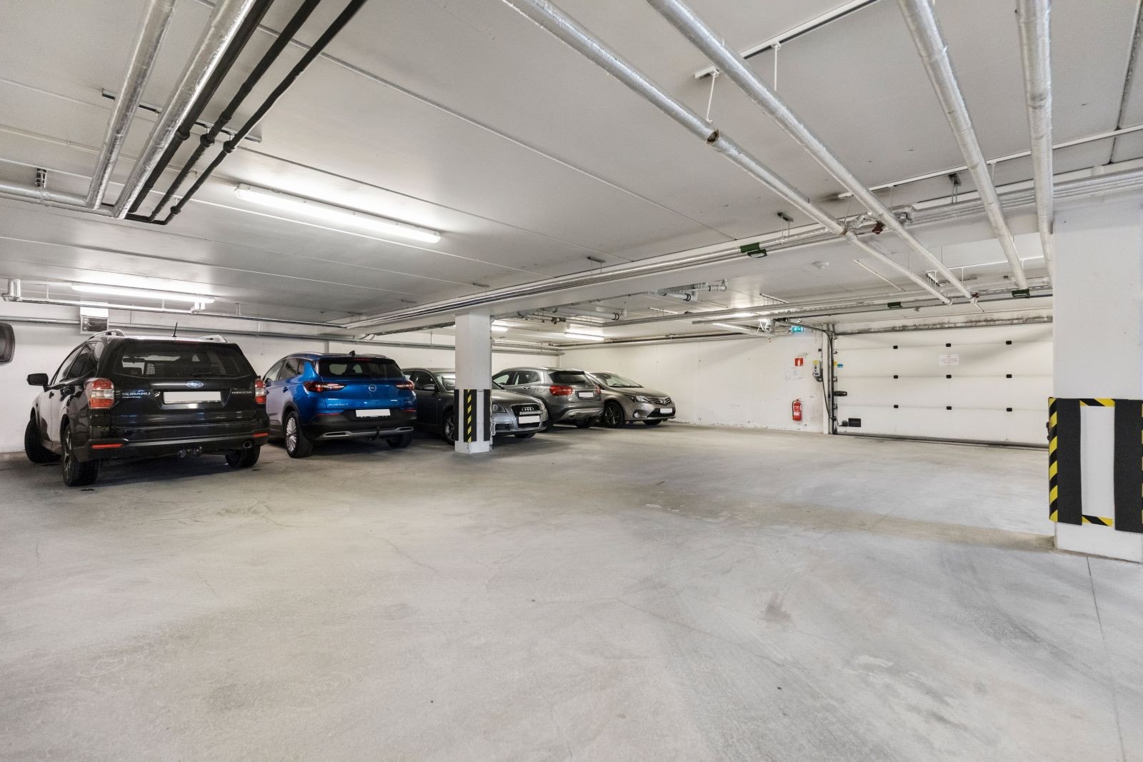 Garasjeplass i felles garasjeanlegg. Galleribilde