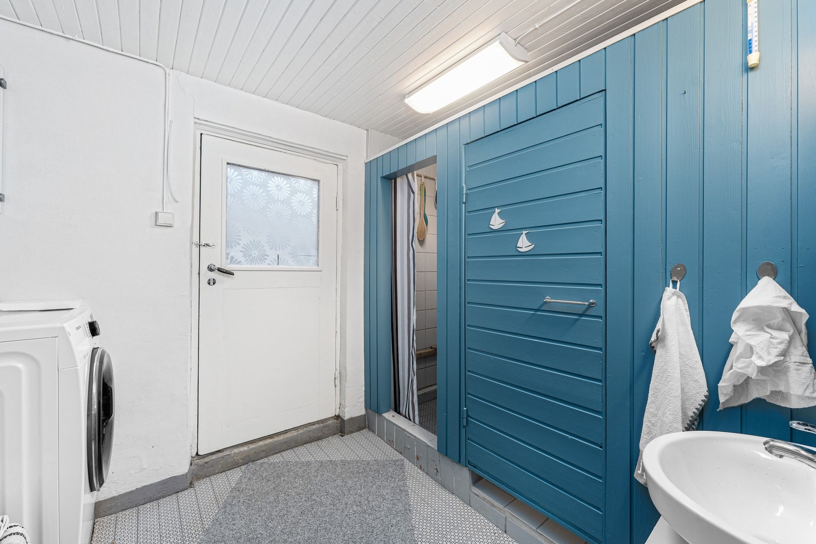 Vaskerom, her er det også utgang ut Galleribilde