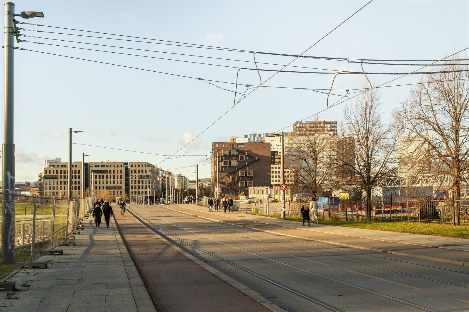 Fra leiligheten har du kort vei til gode kollektivmuligheter via trikk og buss Galleribilde