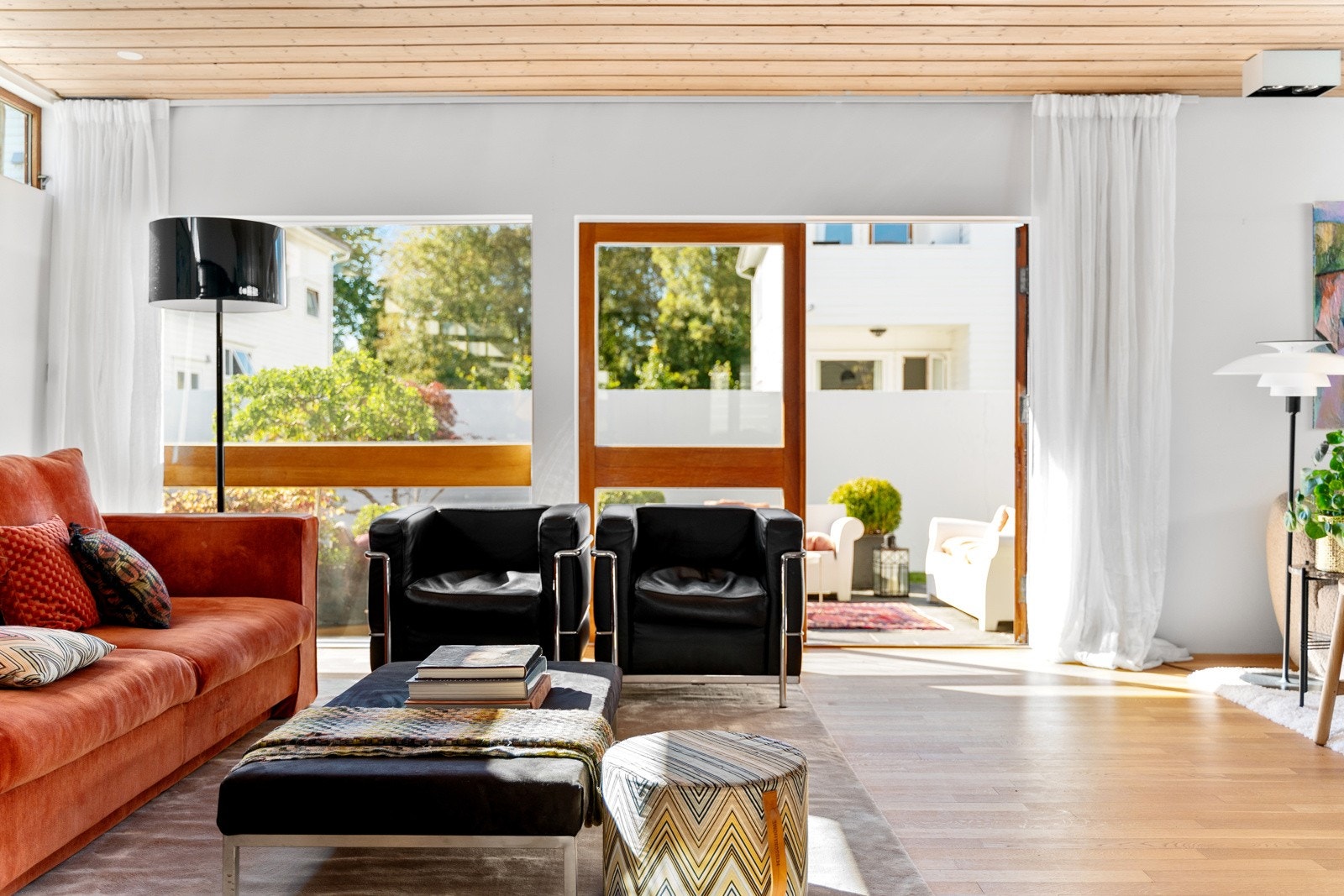 D-line dørhåndtak er gjennomgående i hele huset. Galleribilde