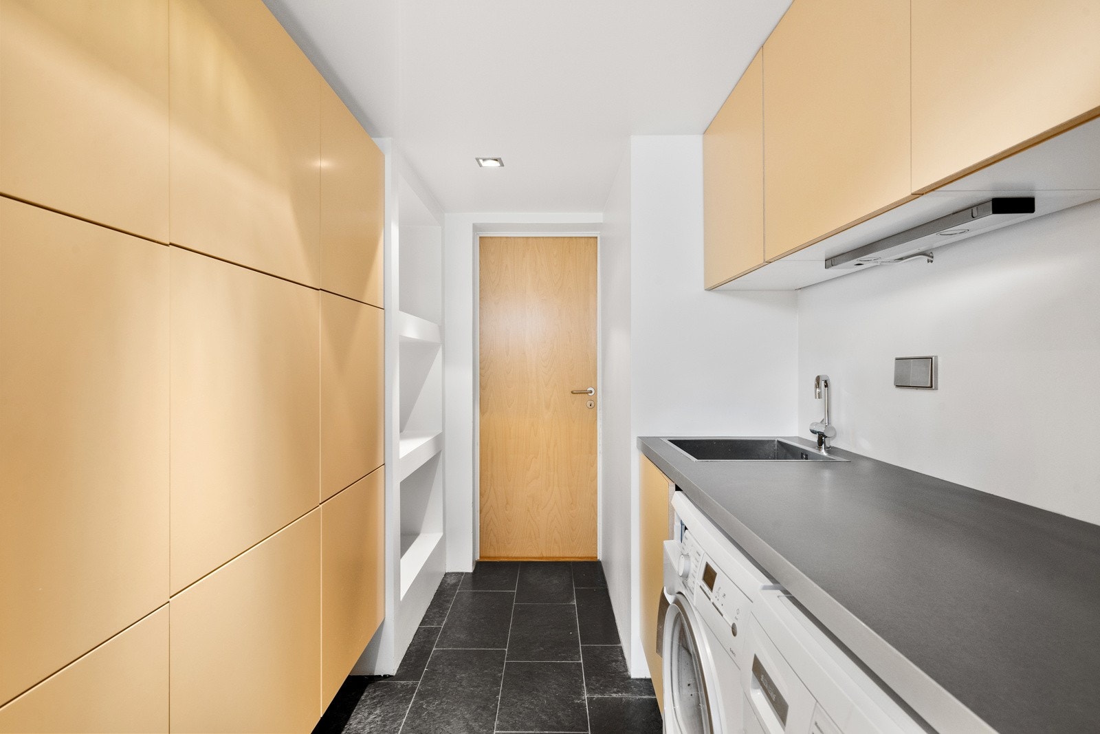 Vaskerommet med HTH innredning. Galleribilde