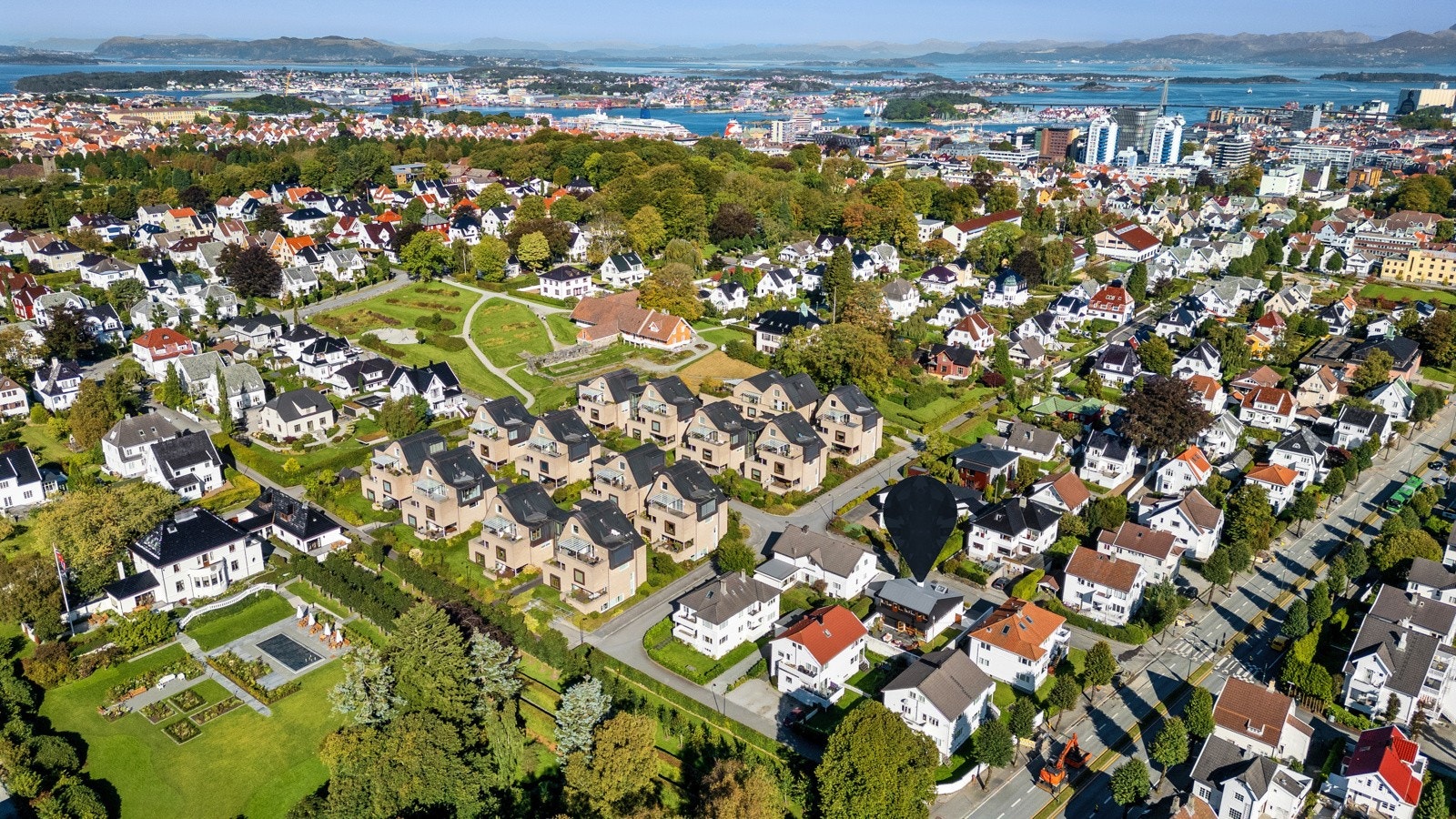 Her bor du i et etablert og fasjonabelt område blant ærverdig trehusbebyggelse og verneverdige trær. Galleribilde