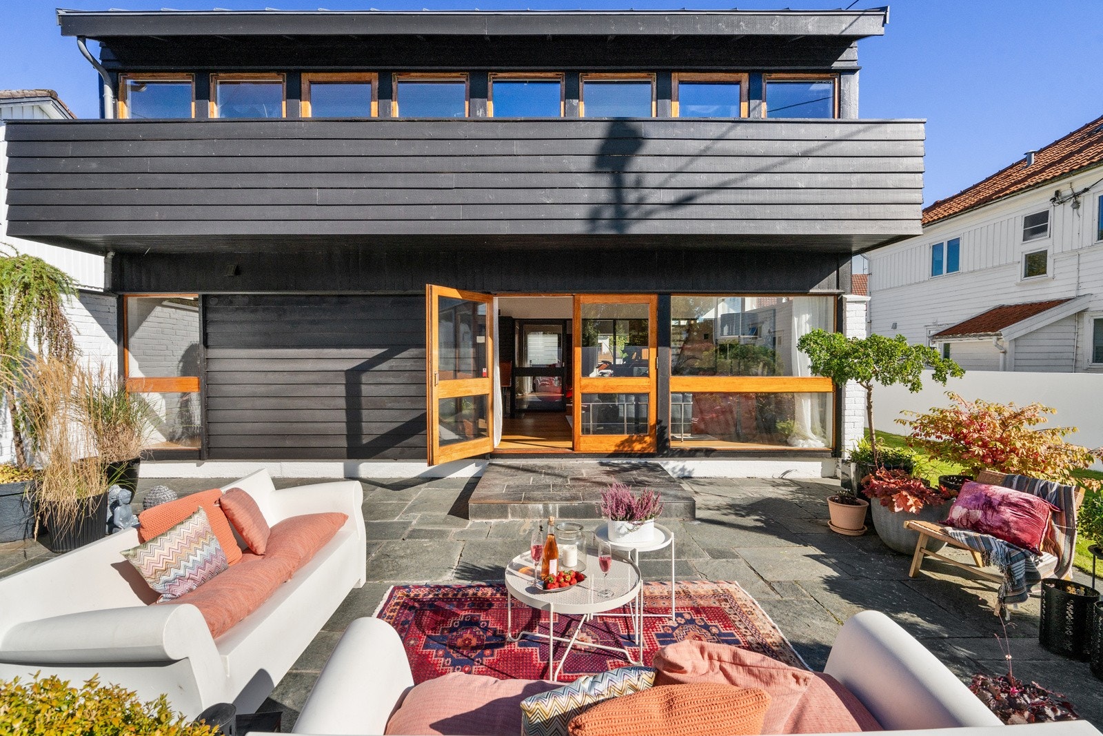 Det er sømløse overganger mellom inne og ute. Galleribilde