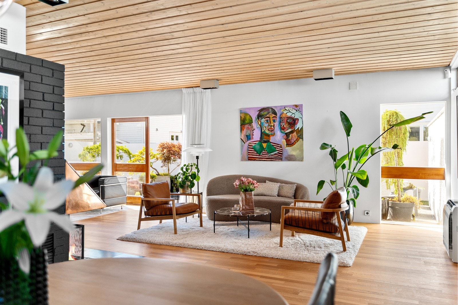 Alle brytere/stikkkontakter er i børstet stål fra Jung. Galleribilde