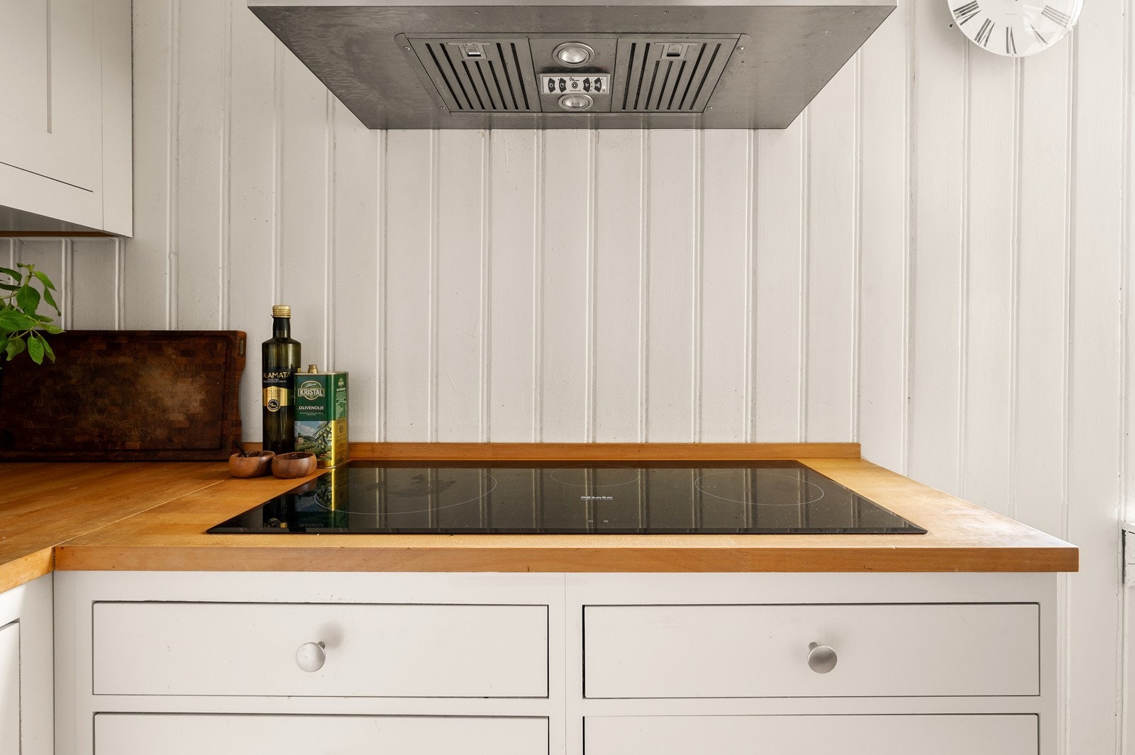 Lekkert designkjøkken fra Lidhult. Hvitevarer på kjøkken vil følge boligen ved salg. Galleribilde