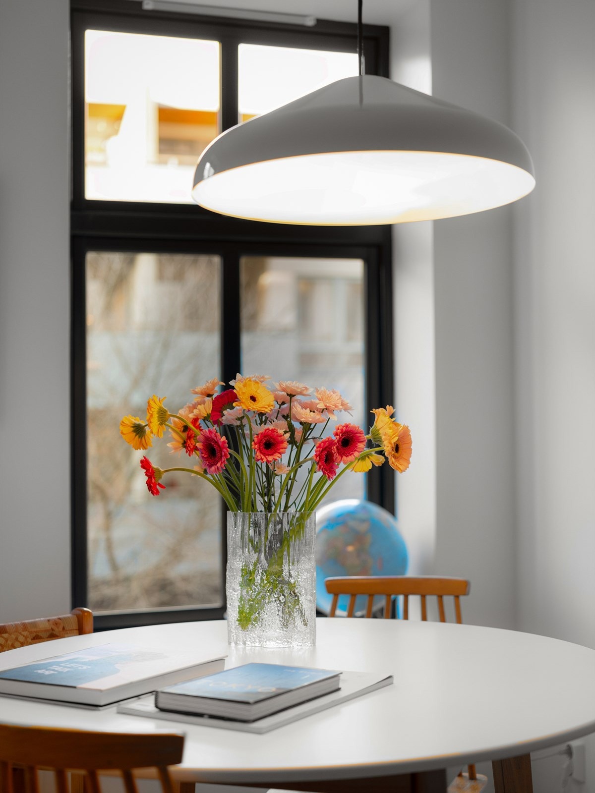 Rundt eller rektangulært spisebord? Du bestemmer! Her er det rikelig med plass. Galleribilde