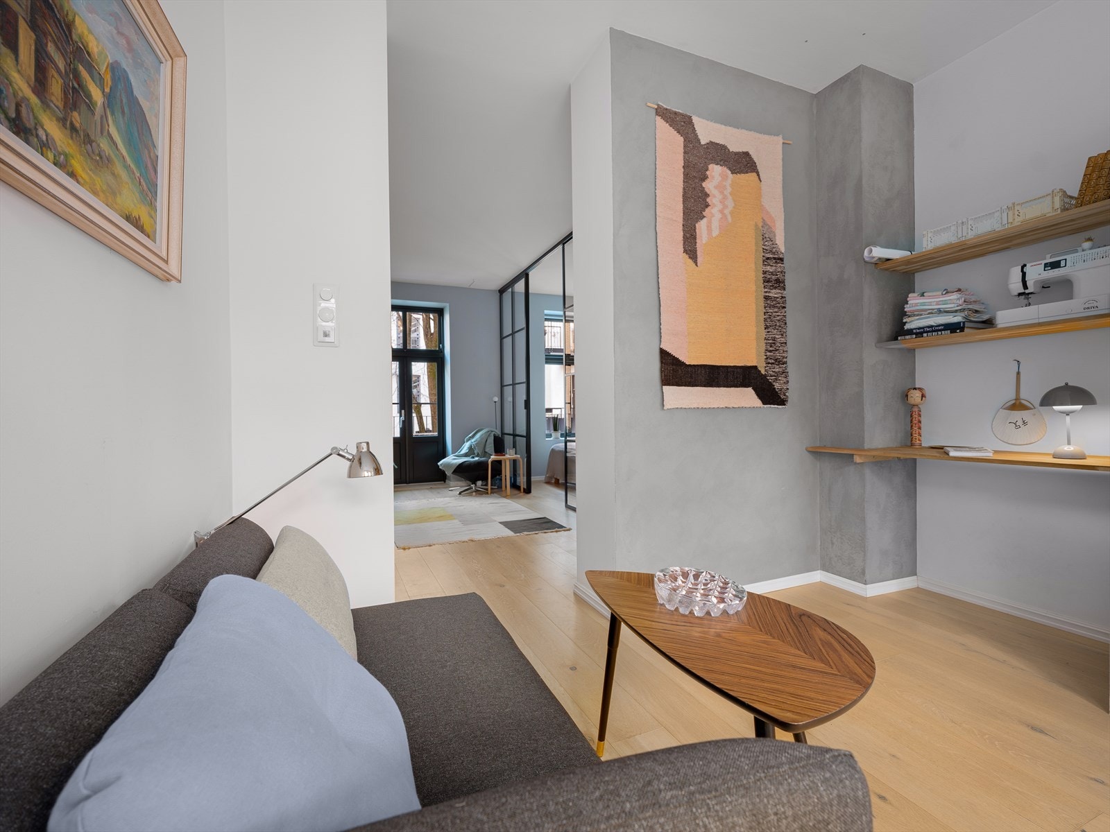 I den smarte veggnisjen på motsatt side kan TVen plasseres. Galleribilde